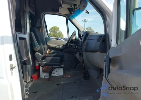 2015 Mercedes-Benz Sprinter 2500 High Roof из США, поврежденный, VIN WD3PE8DB1FP130809